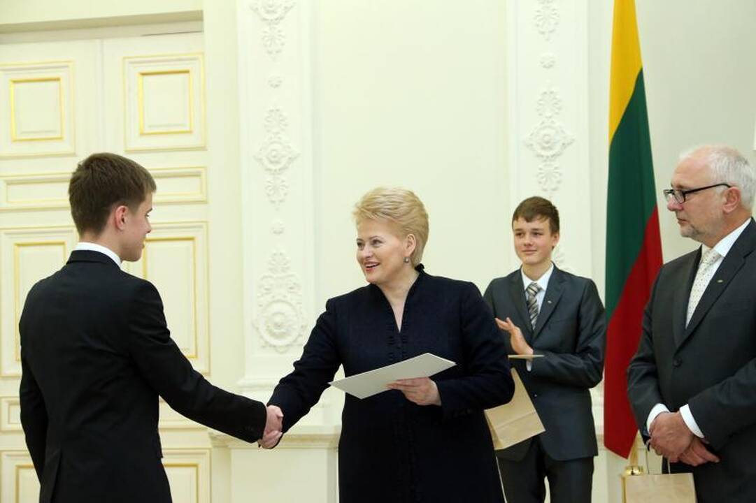 Tarp Prezidentės apdovanotų moksleivių - ir klaipėdiečiai   