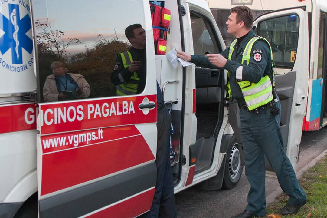 Staigiai stabdant troleibusą nukentėjo keleivė