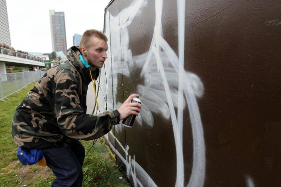 Gatvės kultūros festivalio dalyviai lietaus neišsigando
