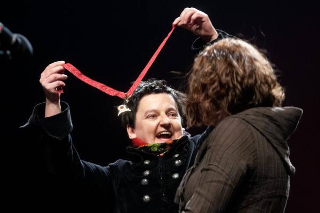 Ryškiausiems Lietuvos teatralams įteikti„Auksiniai scenos kryžiai“