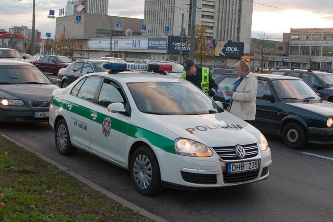 Staigiai stabdant troleibusą nukentėjo keleivė