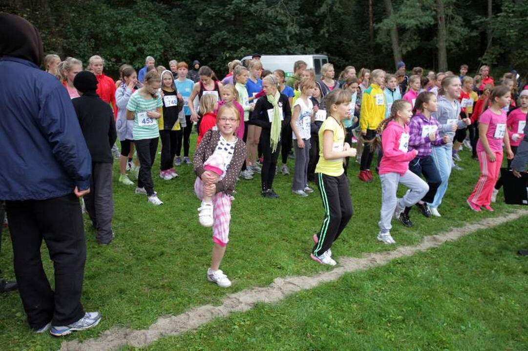 Jaunų juodaodžių glamonės – pagyvenusioms moterims