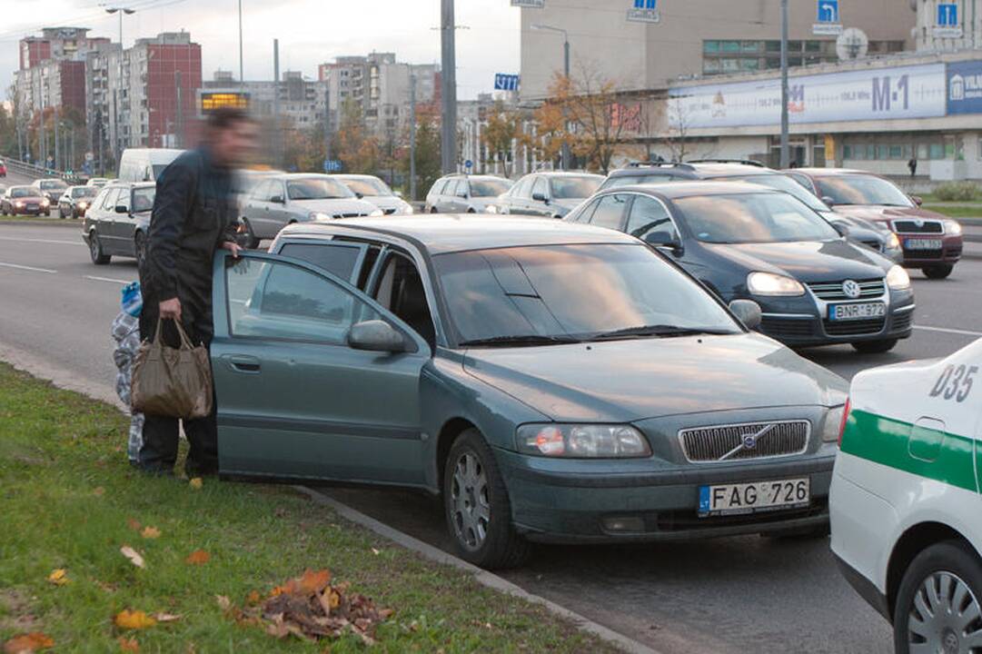 Staigiai stabdant troleibusą nukentėjo keleivė