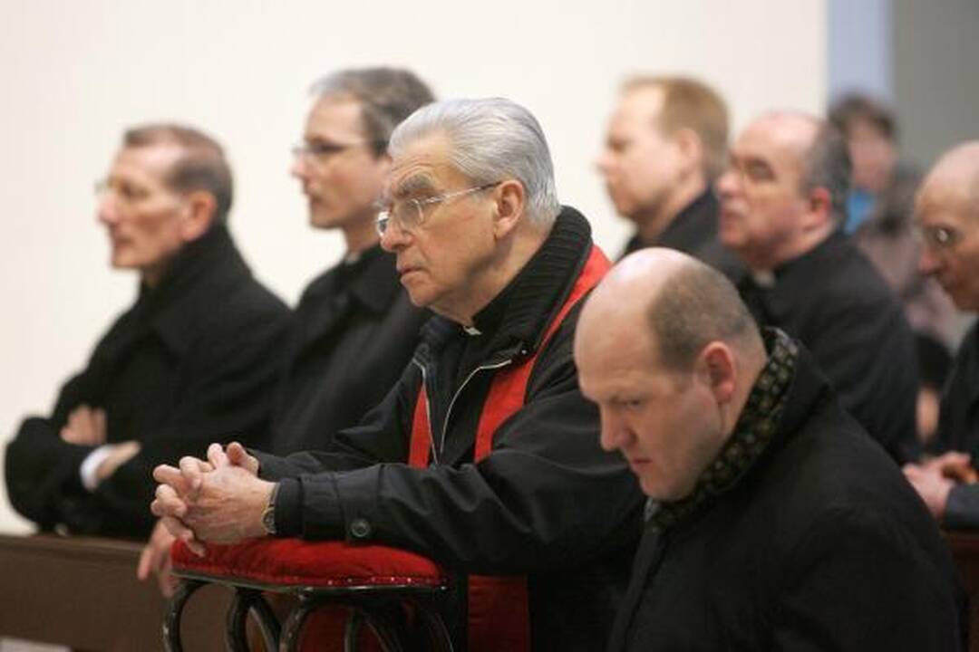 Didįjį penktadienį tikintieji paminėjo eidami Kristaus kryžiaus kelią 