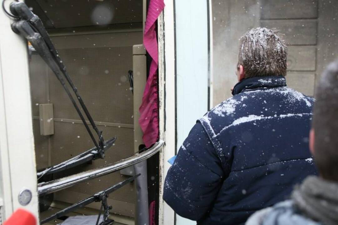 Vilniuje apvirto autobusas, 2 keleiviai išvežti į ligoninę (papildyta)