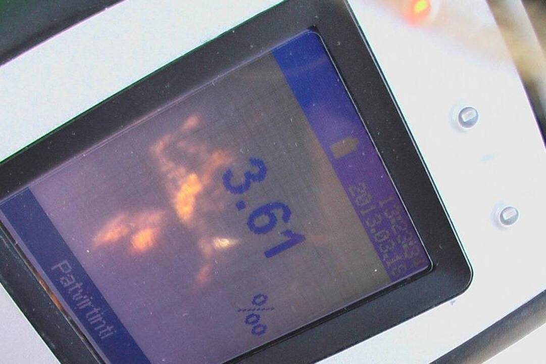 Girtas taksistas sukėlė avariją, kurioje apdaužytos trys mašinos