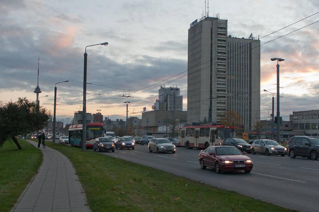 Staigiai stabdant troleibusą nukentėjo keleivė