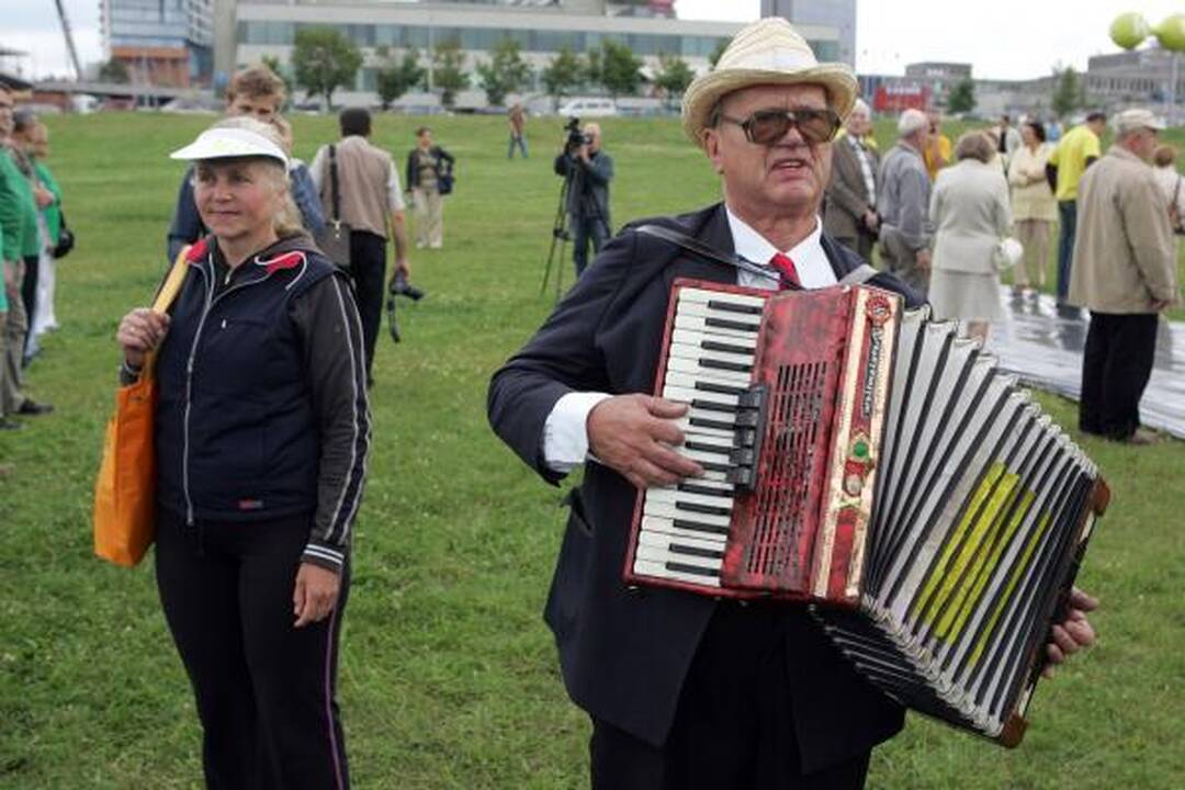 Iš „LEO - NE“ liko tik „NE“ (papildyta)