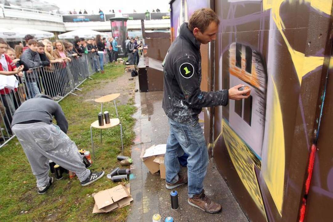Gatvės kultūros festivalio dalyviai lietaus neišsigando