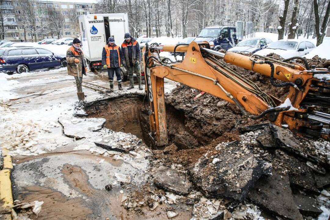 Trūkus vamzdžiui daugiabučio gyventojai liko nesiprausę