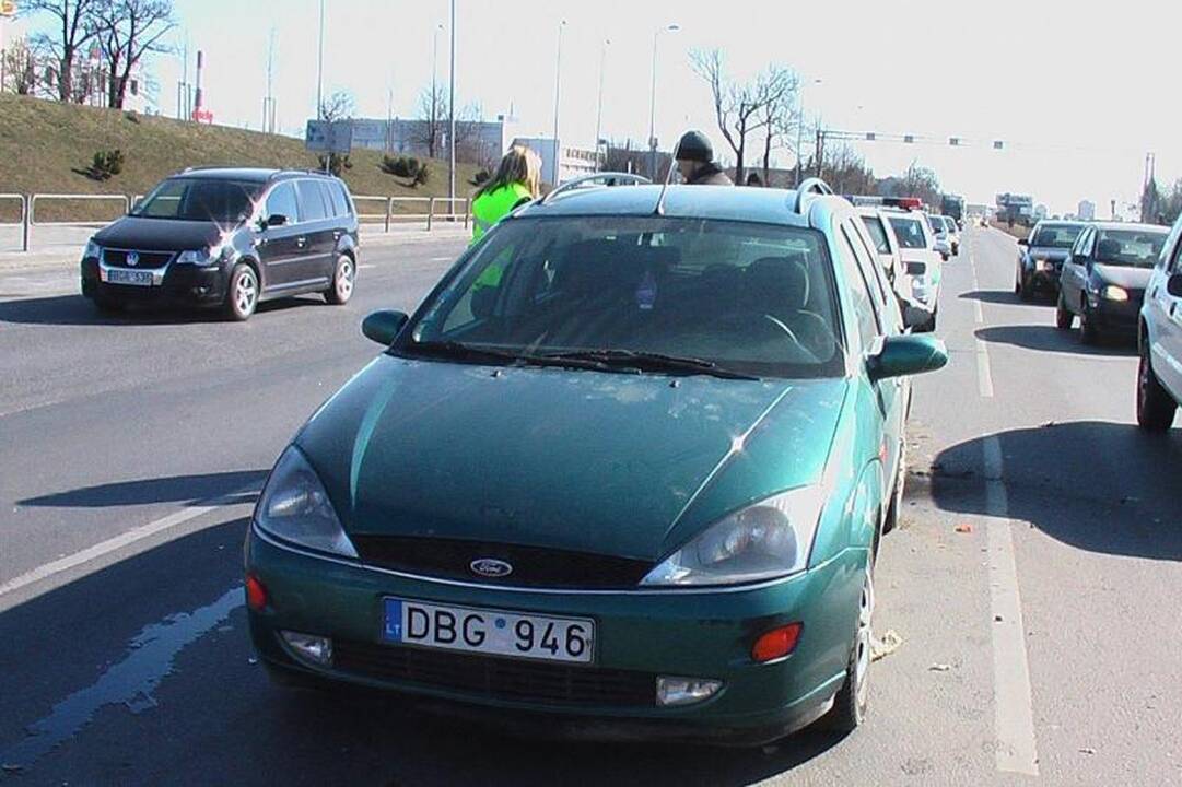 Girtas taksistas sukėlė avariją, kurioje apdaužytos trys mašinos