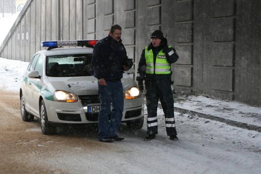 Vilniuje apvirto autobusas, 2 keleiviai išvežti į ligoninę (papildyta)