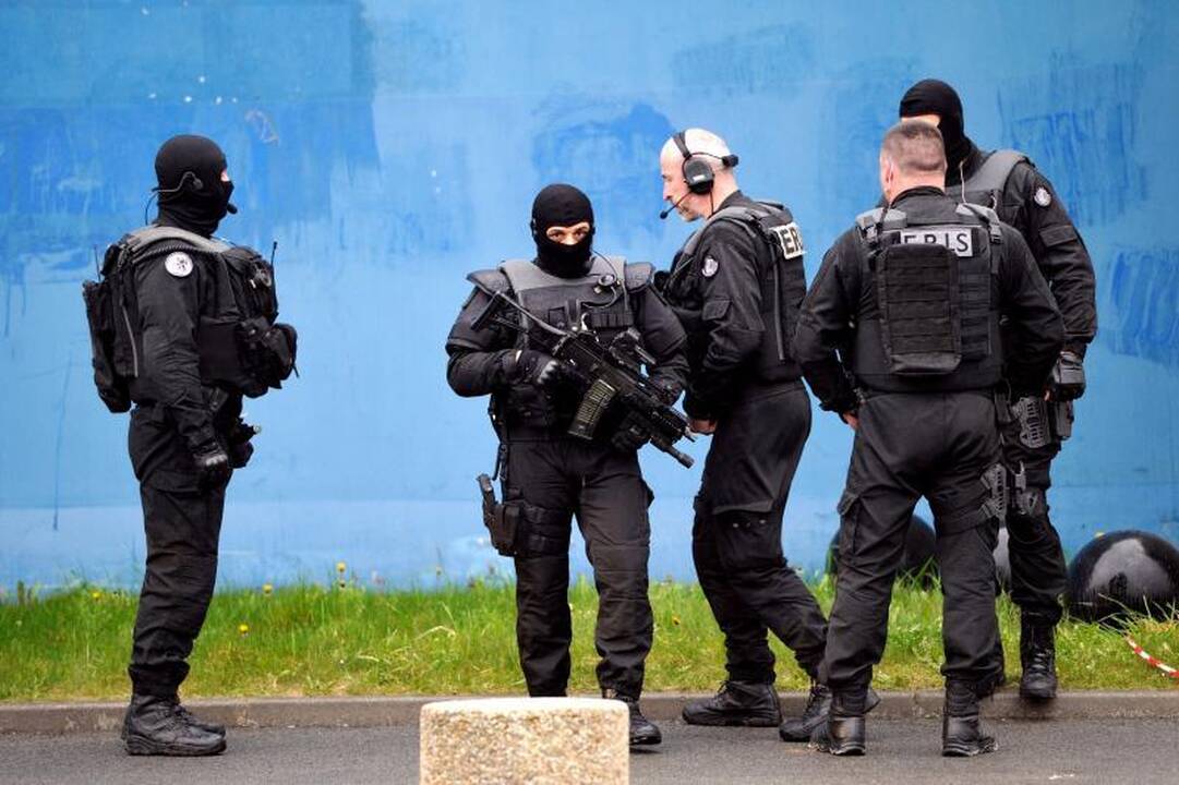 Prancūzijos policija ieško dramatiškai iš kalėjimo pabėgusio plėšiko