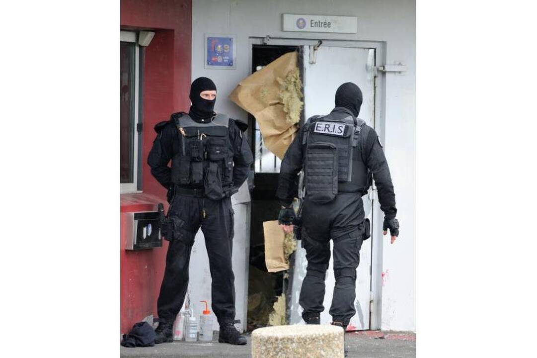 Prancūzijos policija ieško dramatiškai iš kalėjimo pabėgusio plėšiko