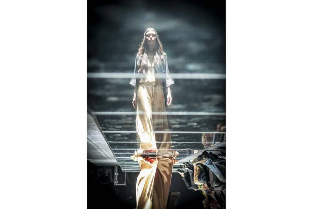 L. Larionovos ir E. Rainio kolekcijose – duoklė šilkinei elegancijai