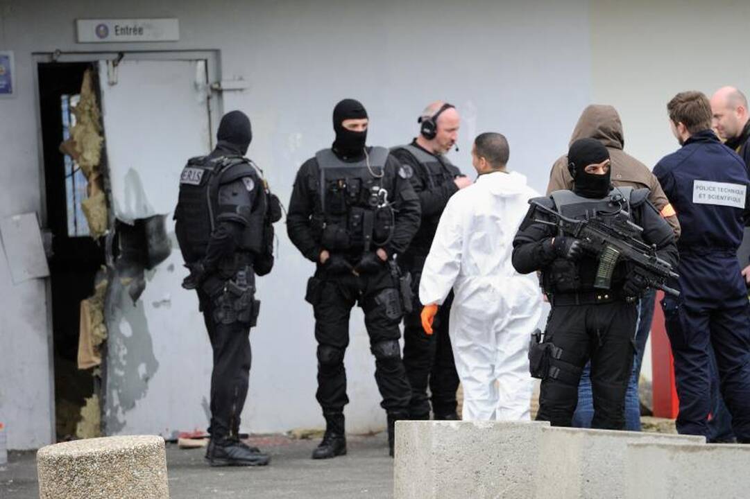 Prancūzijos policija ieško dramatiškai iš kalėjimo pabėgusio plėšiko