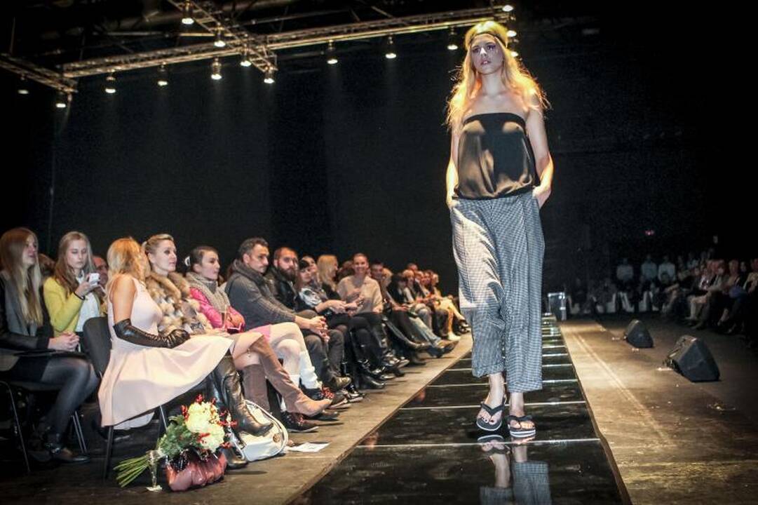 L. Larionovos ir E. Rainio kolekcijose – duoklė šilkinei elegancijai