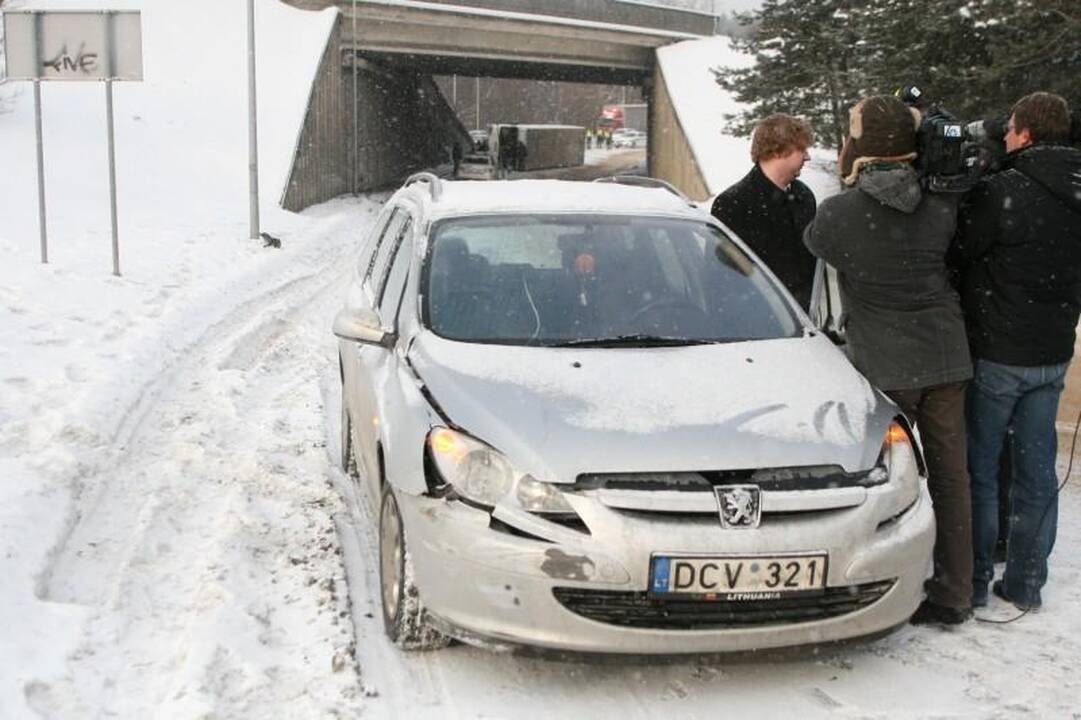 Vilniuje apvirto autobusas, 2 keleiviai išvežti į ligoninę (papildyta)