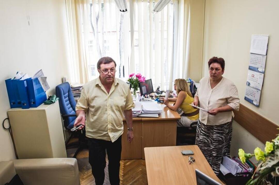 Skandalas savivaldybėje: Kontrolieriaus tarnyboje buvo girtaujama?
