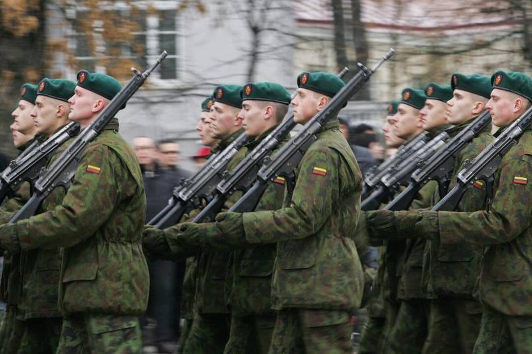 Po reformos kariai į darbą bando grįžti per teismus