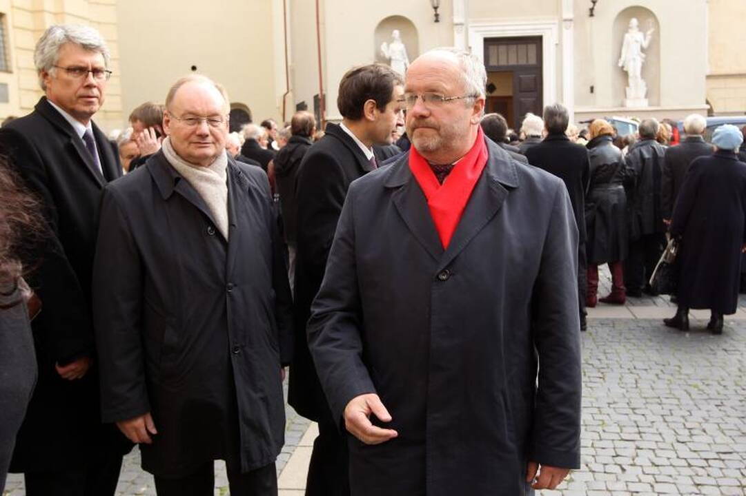 Į amžino poilsio vietą išlydėtas profesorius J.Kubilius