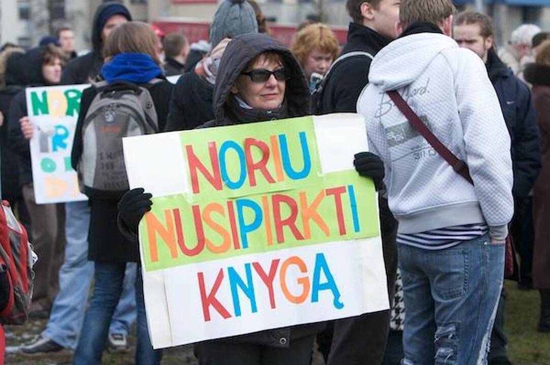 Studentų mitingas baigėsi taikiai (papildyta)