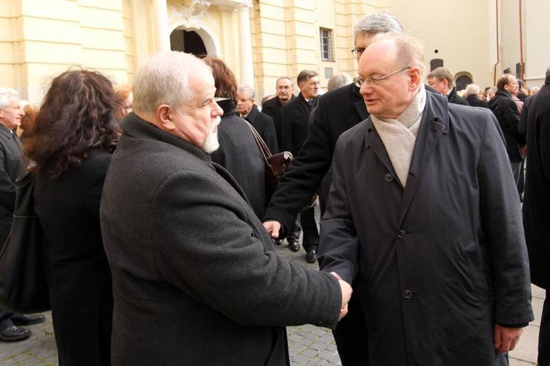 Į amžino poilsio vietą išlydėtas profesorius J.Kubilius