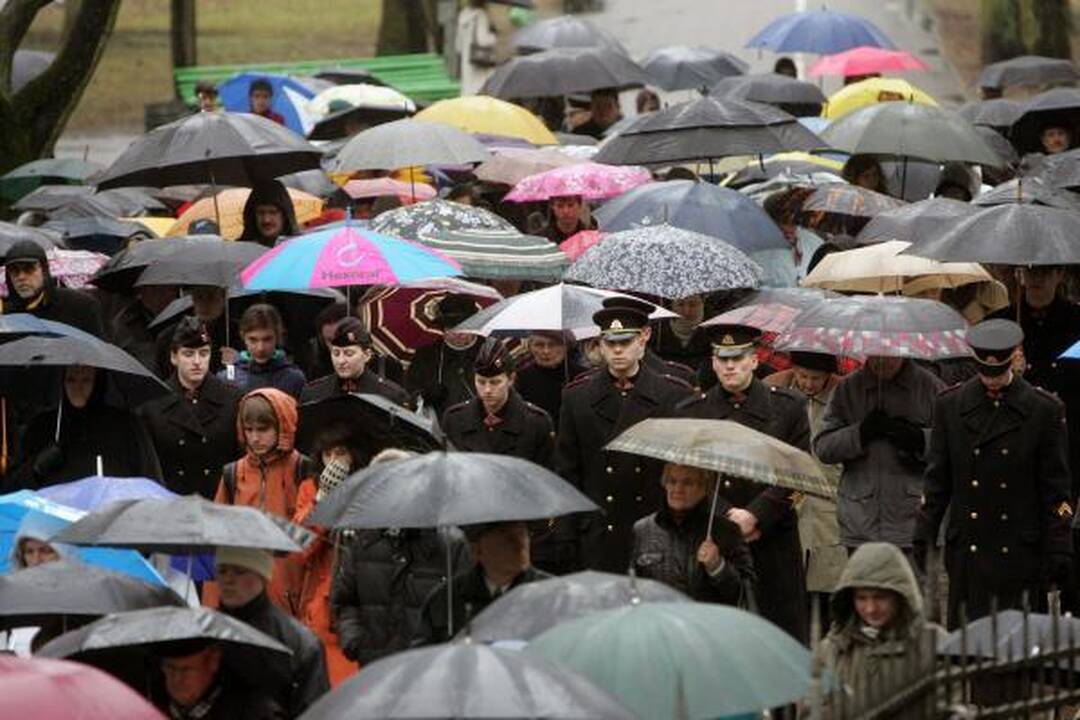 Didįjį penktadienį tikintieji paminėjo eidami Kristaus kryžiaus kelią 
