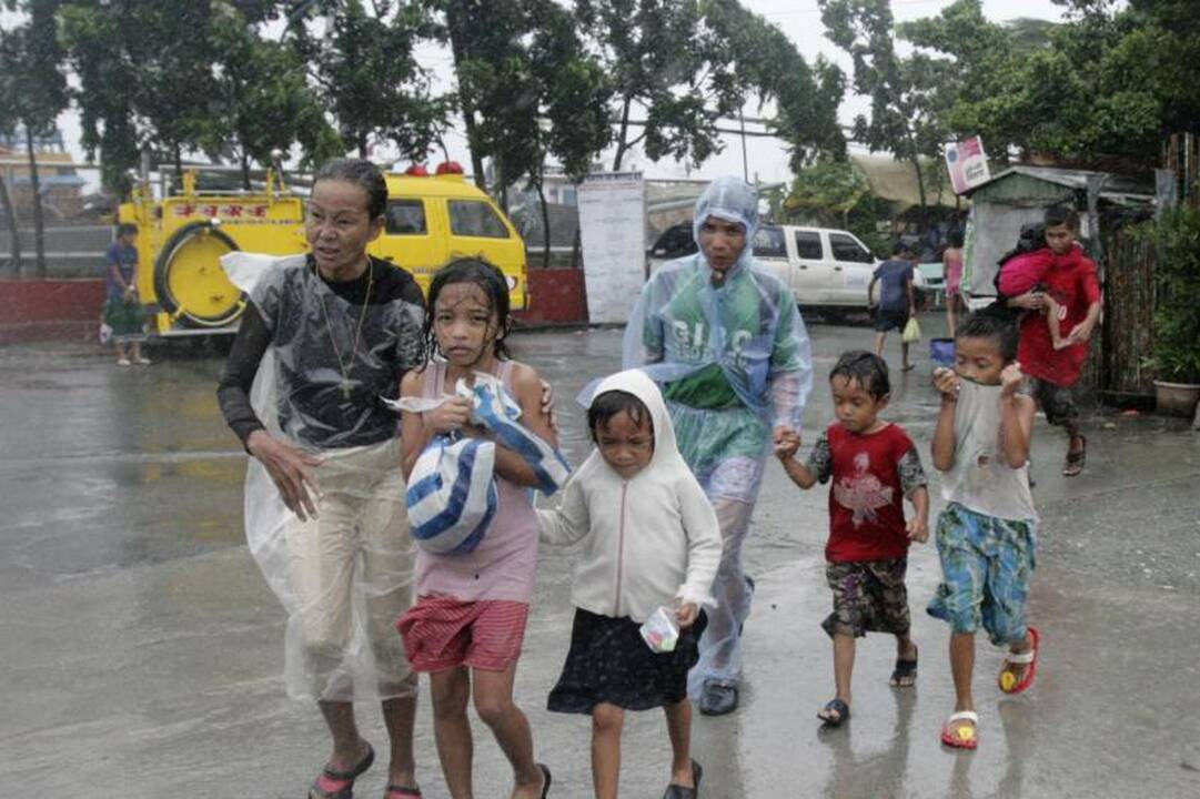 Filipinuose siaučiantis taifūnas „Nesat“ nusinešė 7 gyvybes