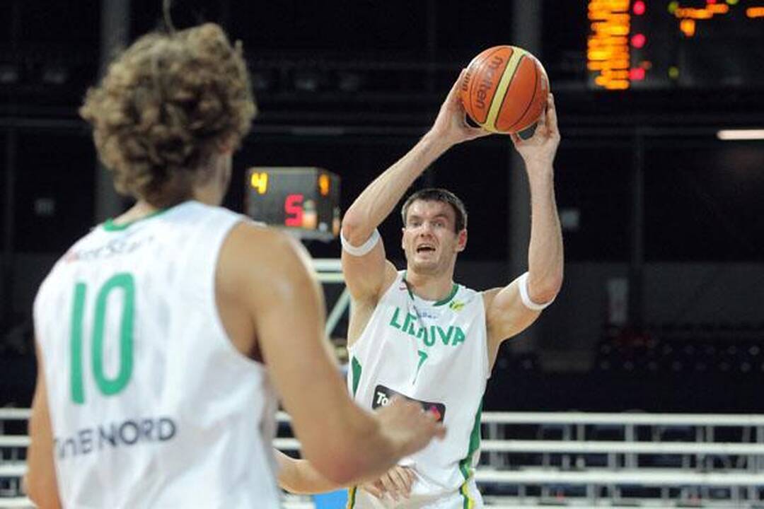 Lietuvos krepšinio rinktinė be vargo įveikė latvius