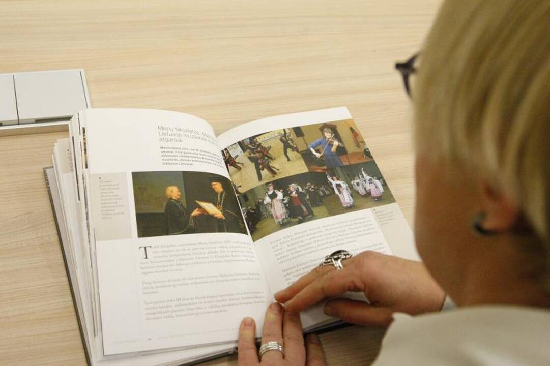 Knyga, kurioje į jūrą žvelgiama ne iš paplūdimio