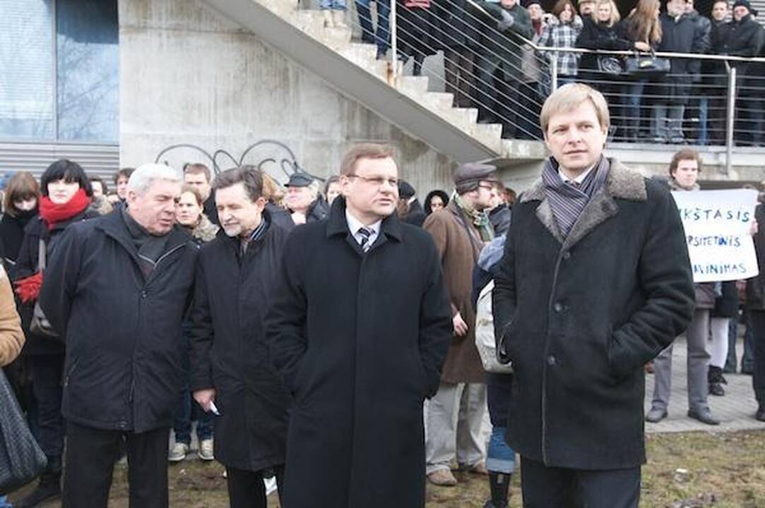 Studentų mitingas baigėsi taikiai (papildyta)