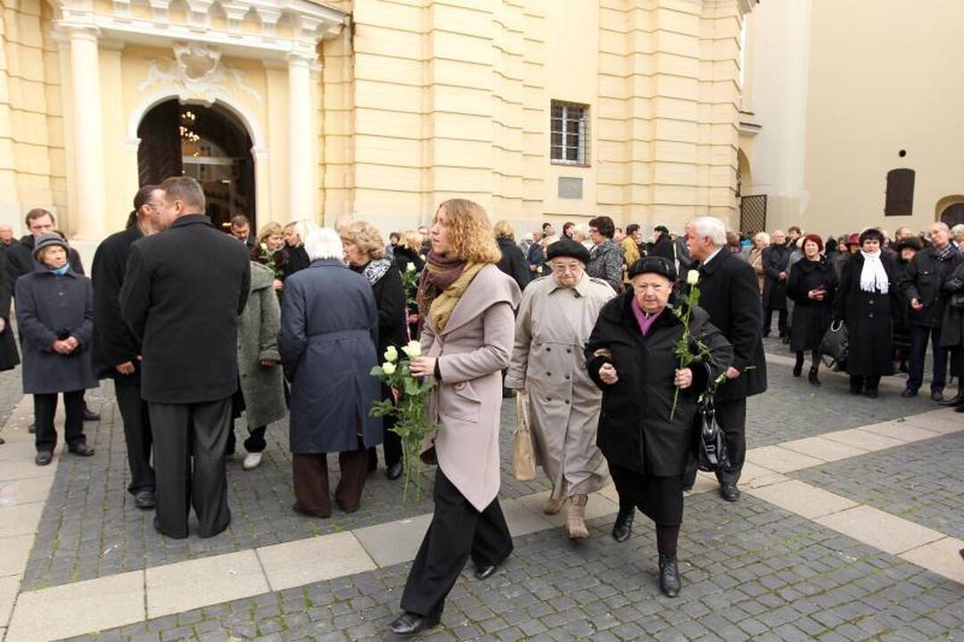 Į amžino poilsio vietą išlydėtas profesorius J.Kubilius