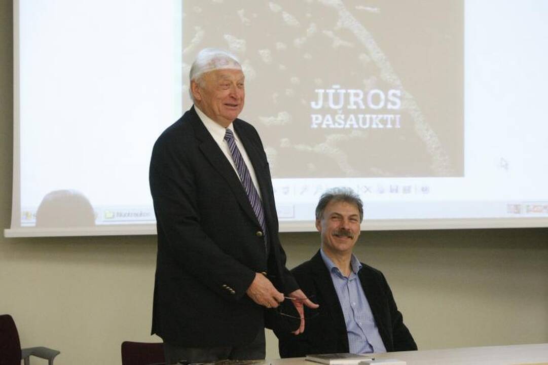 Knyga, kurioje į jūrą žvelgiama ne iš paplūdimio