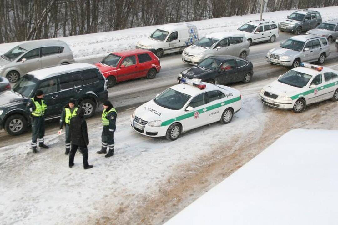 Vilniuje apvirto autobusas, 2 keleiviai išvežti į ligoninę (papildyta)