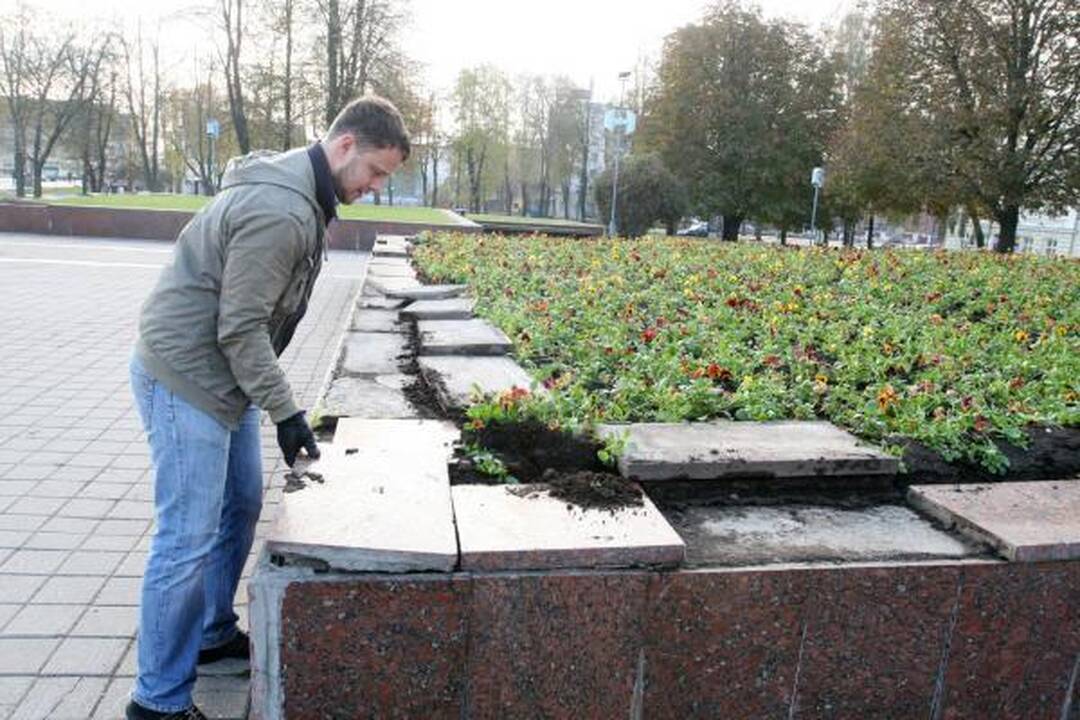 Atgimimo aikštėje - vandalų išpuolis