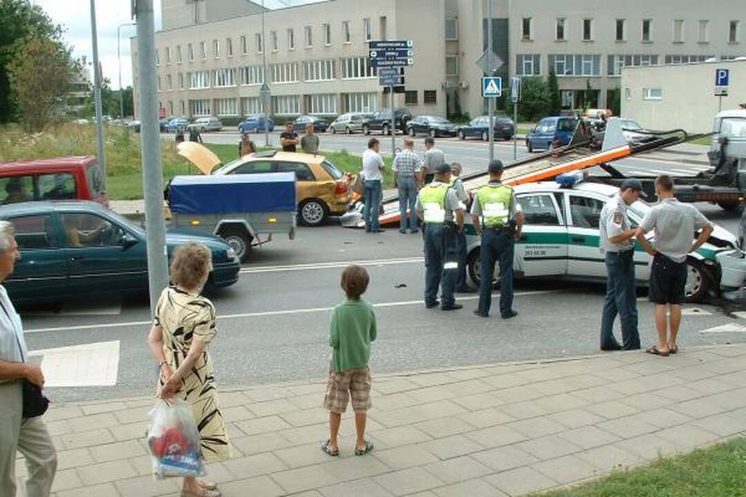Pirmieji  “Mados infekcijos” akordai