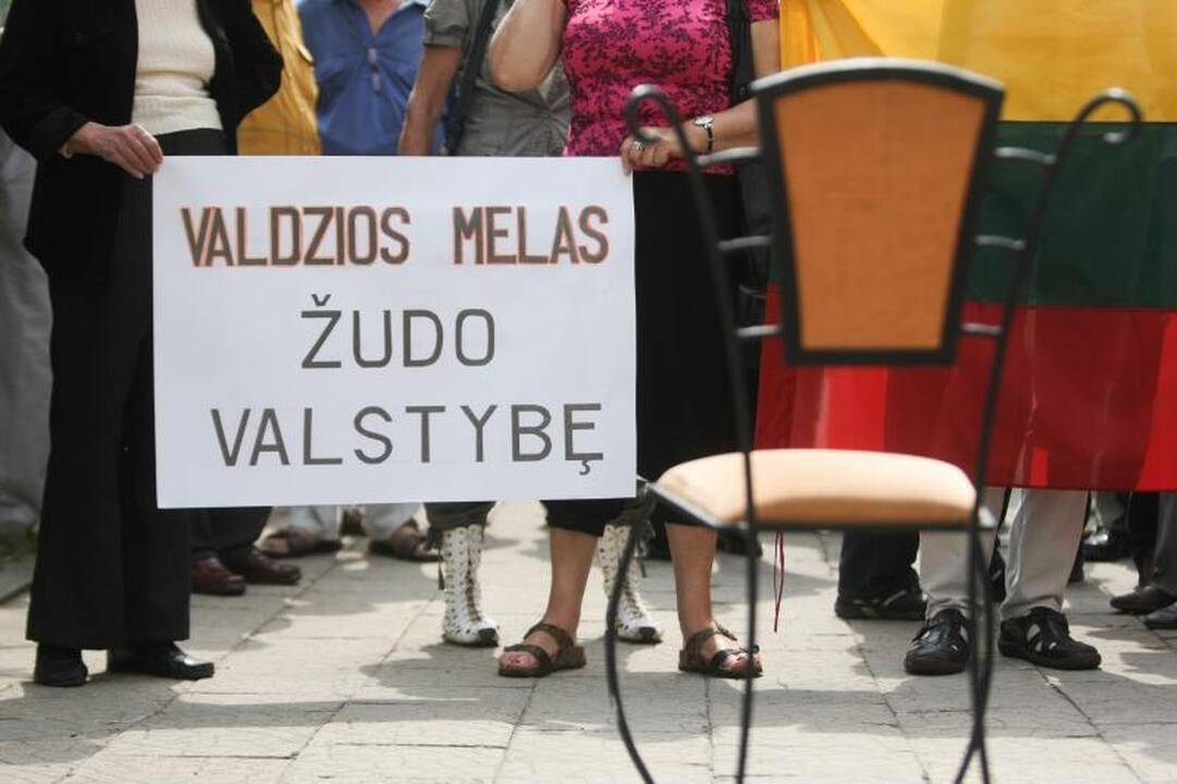 Protestuotojai reikalavo, kad LRT vadovai pasitrauktų iš postų