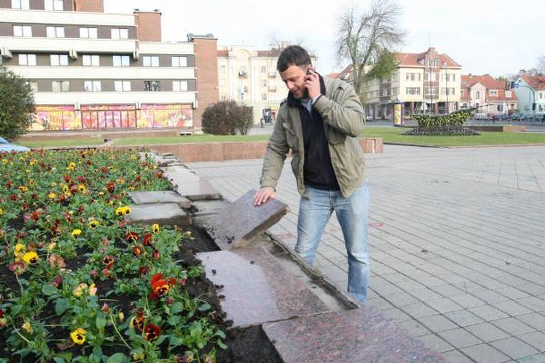 Atgimimo aikštėje - vandalų išpuolis