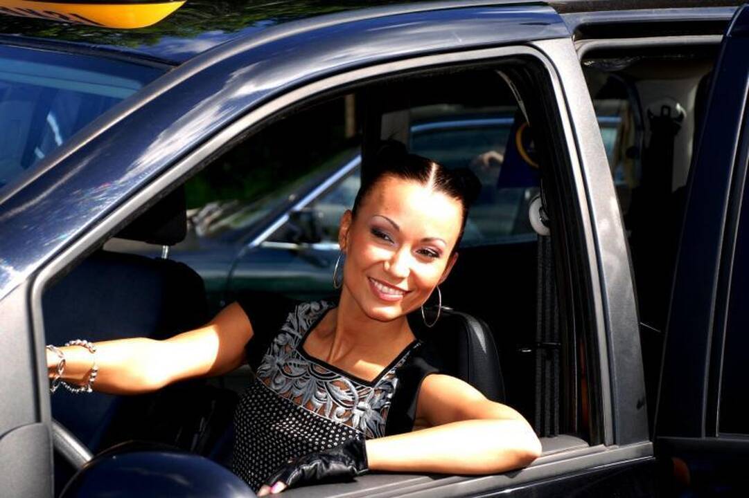 Kaune sudegė K. Krysko-Skambinės vairuojamas automobilis 