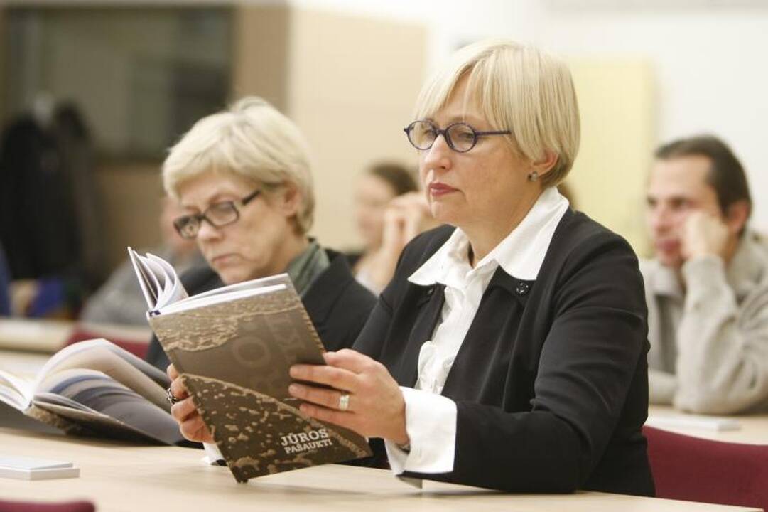 Knyga, kurioje į jūrą žvelgiama ne iš paplūdimio