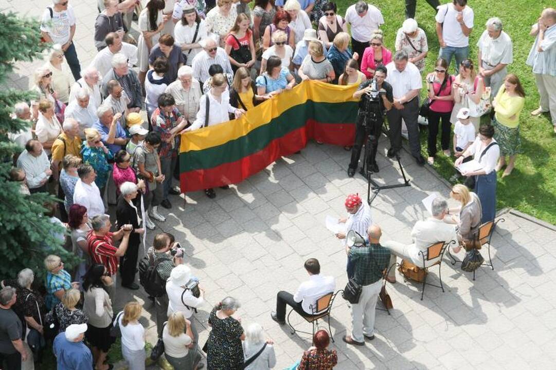 Protestuotojai reikalavo, kad LRT vadovai pasitrauktų iš postų