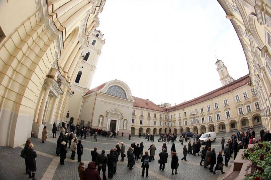 Į amžino poilsio vietą išlydėtas profesorius J.Kubilius