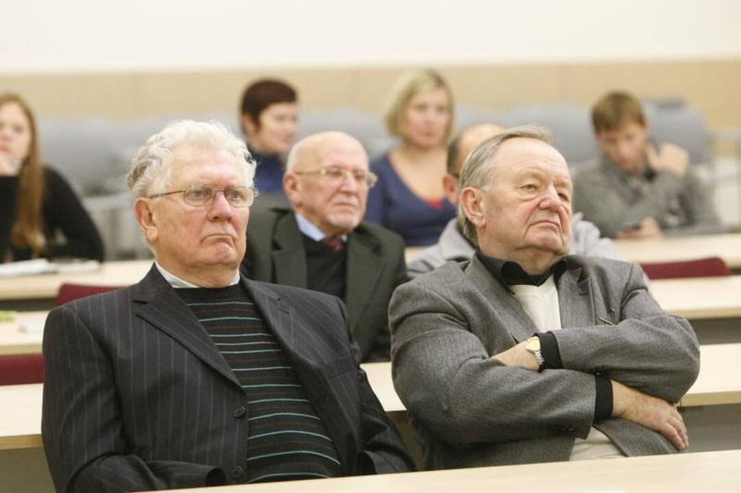 Knyga, kurioje į jūrą žvelgiama ne iš paplūdimio