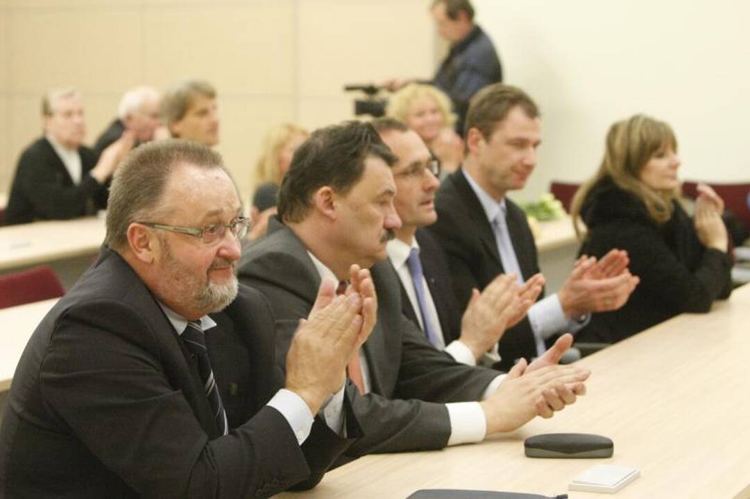 Knyga, kurioje į jūrą žvelgiama ne iš paplūdimio