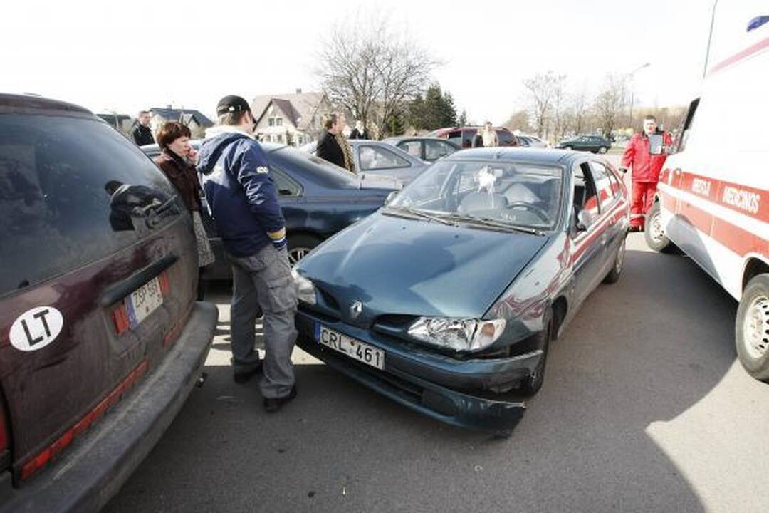 Dėl epilepsijos priepuolio sudaužytos keturios mašinos