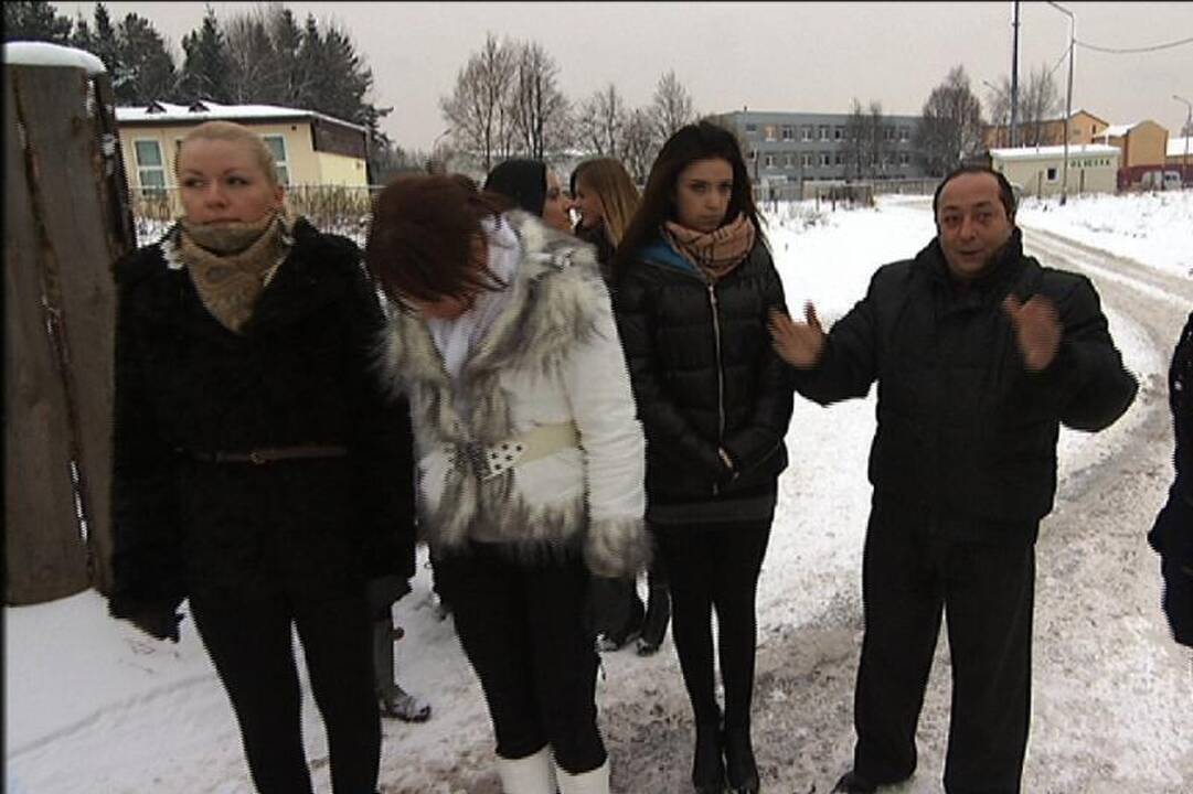Radžio nuotakos išbandė gyvenimą romų tabore