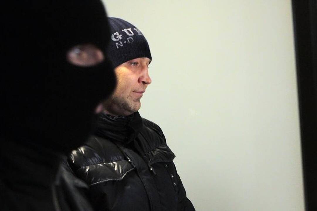 Dėl sukčiavimo sulaikyti policijos pareigūnai savo kaltę neigia