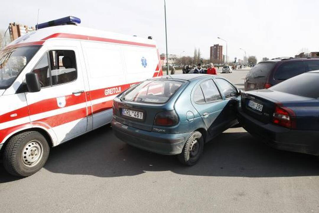 Dėl epilepsijos priepuolio sudaužytos keturios mašinos