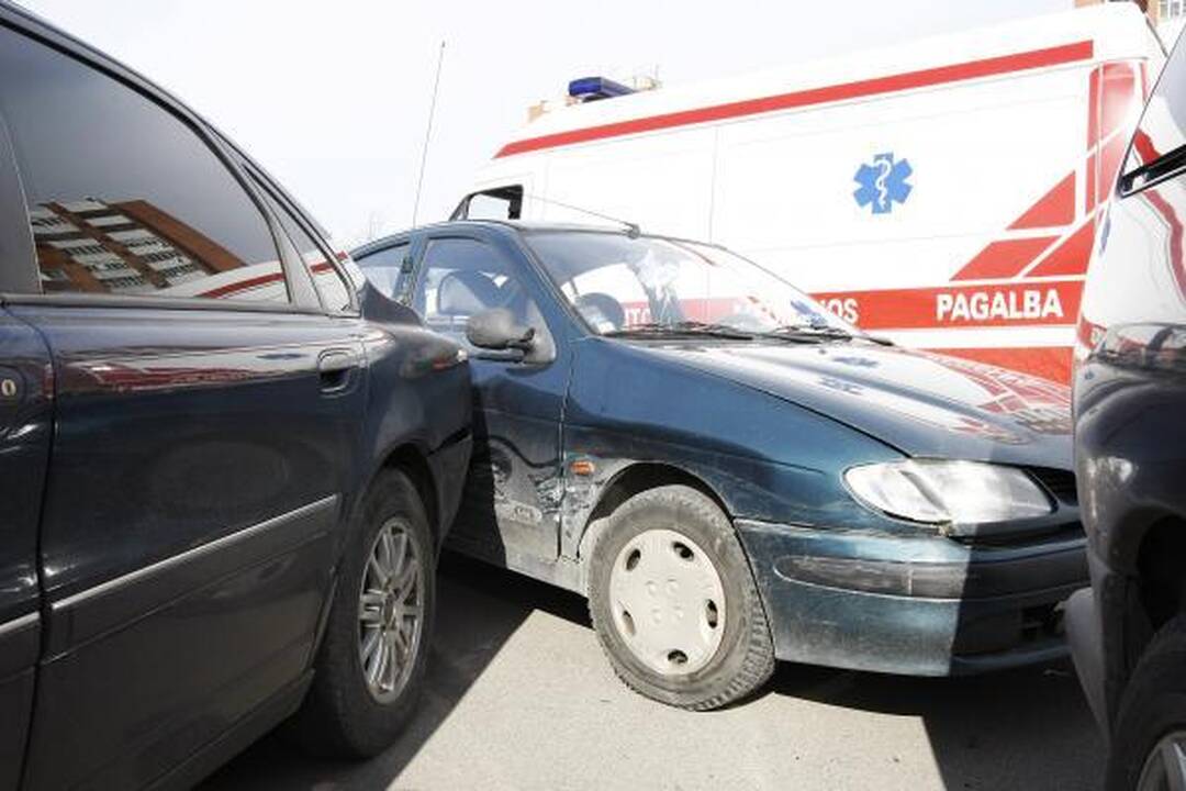 Dėl epilepsijos priepuolio sudaužytos keturios mašinos